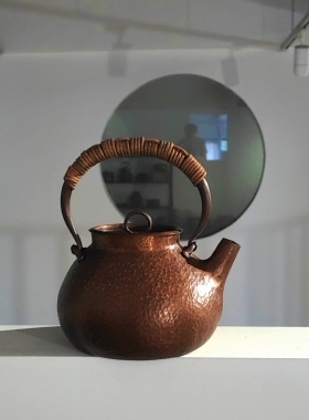 【七月清】袋形1300cc / 一体铜壶 -重锤目肌理壶身，菱嘴一体打