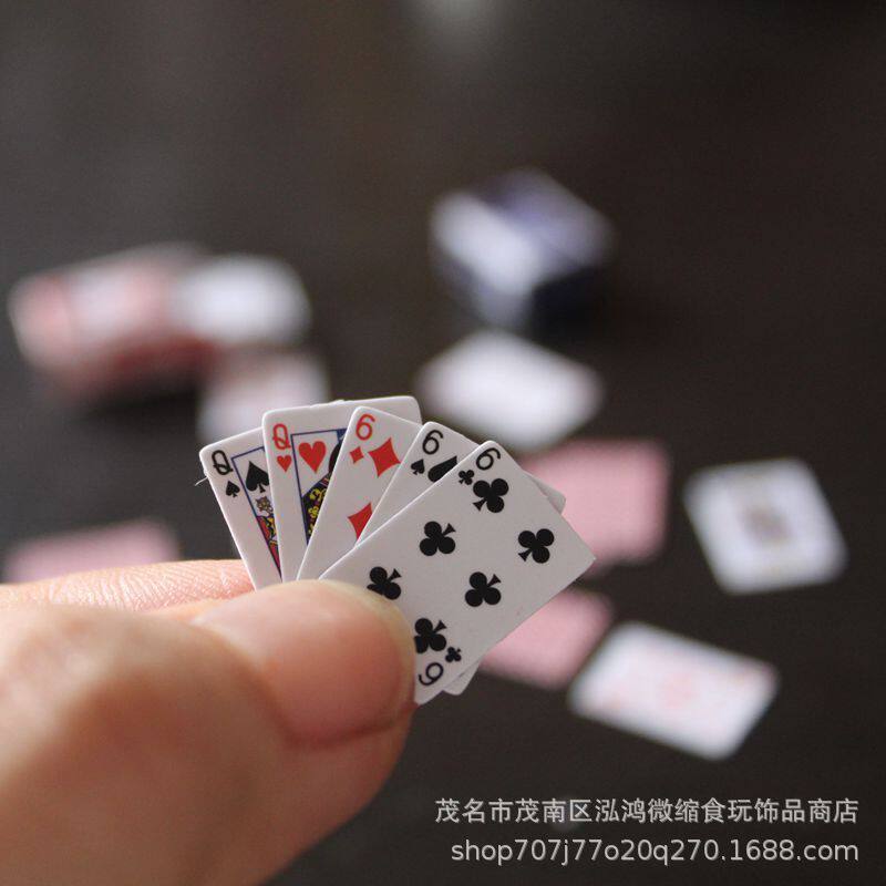 Dollhous微缩食玩 DIY场景模型小布娃娃屋配件拍摄布景迷你扑克牌