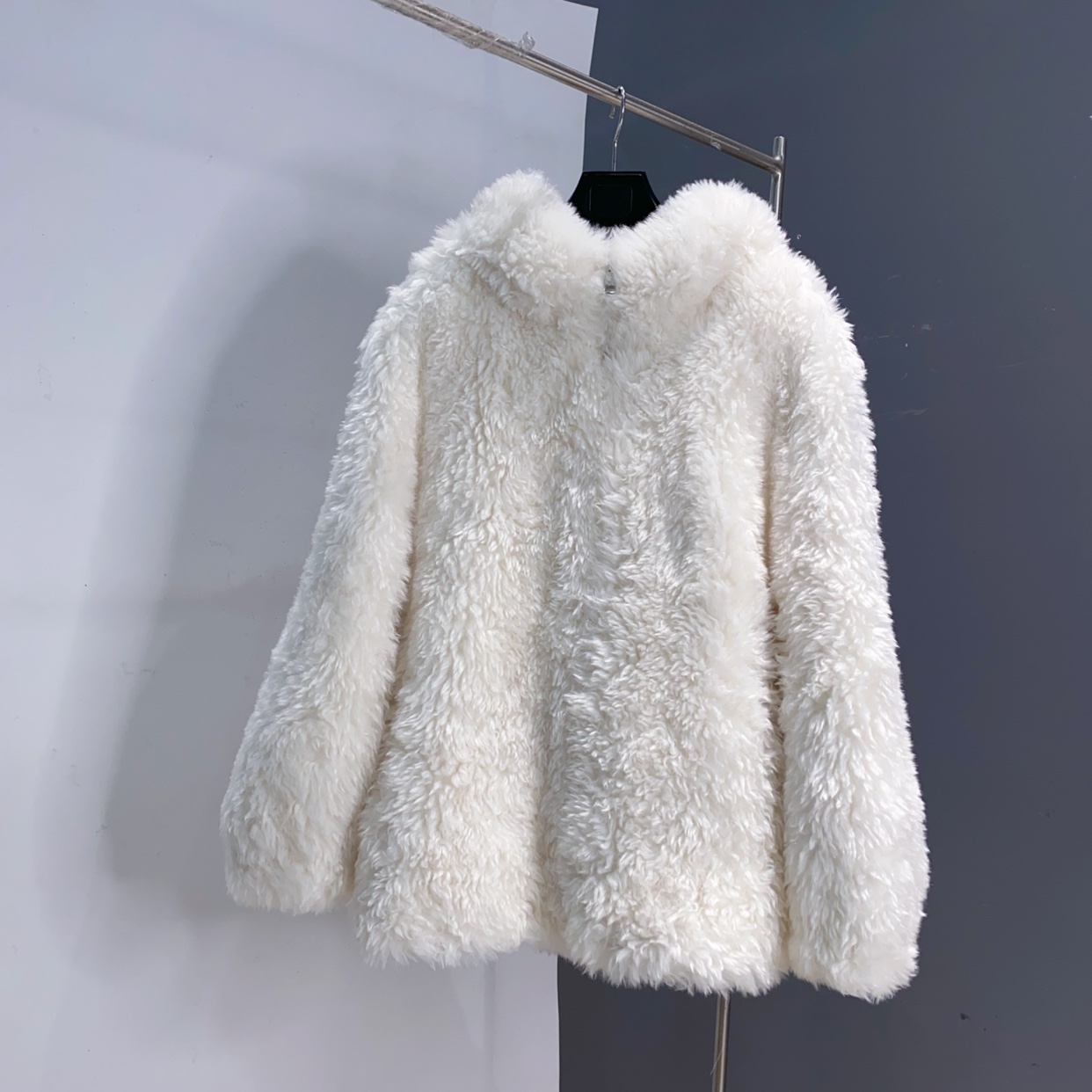 帕丁小熊 2025冬新款连帽米白色环保毛拉链保暖外套女HXM长66