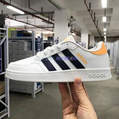 Adidas四季休闲运动板鞋