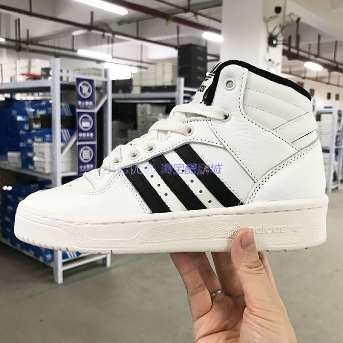 Adidas男女中帮篮球风运动板鞋
