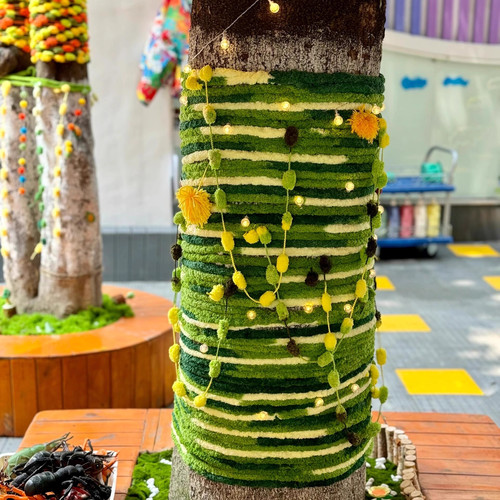 毛线手工编织幼儿园环创diy给大树穿毛衣手织缠绕抱抱树猫尾粗线