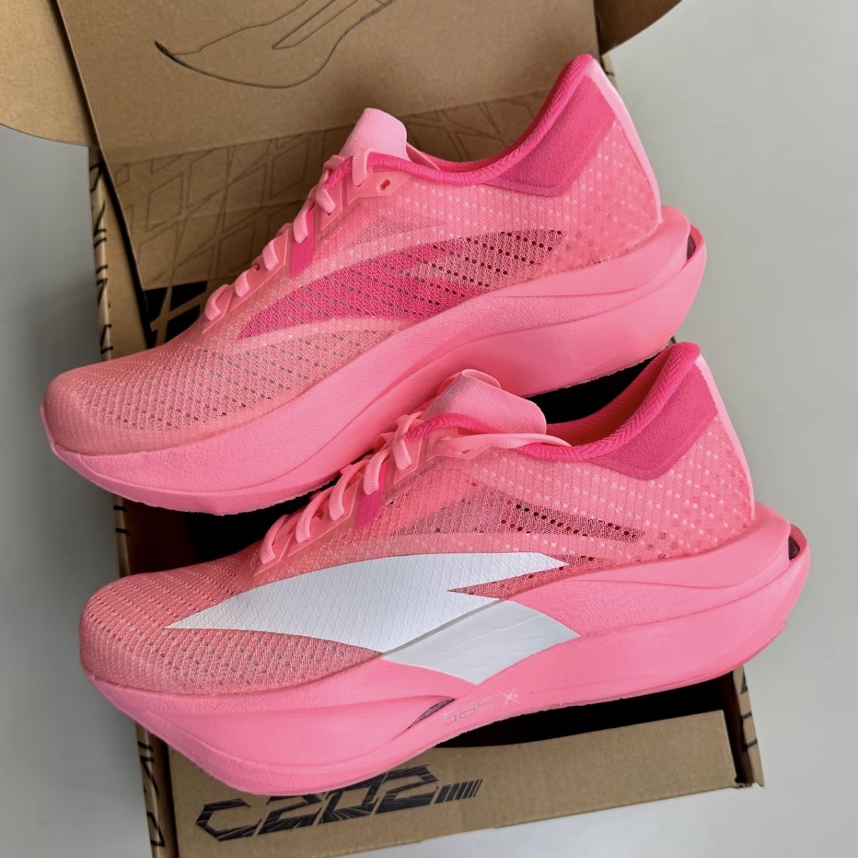 安踏C202 7代 涅槃丨专业竞速碳板跑鞋男女轻量运动鞋112545575