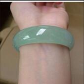 天然级玉镯淡绿浅绿女款 玉手镯冰种阳绿通透镯子