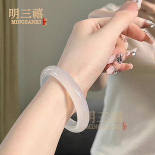 白月光玉髓手镯女生荔枝冻冰种翡翠色叮当镯子玛瑙翡翠手链