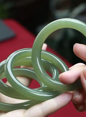 和田玉湖水绿绿色天然青料阿富汗玉石手镯青色晴水料复古圆条玉石