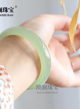 和田玉湖水绿色古青料阿富汗玉石手镯自然晴水料复古圆条玉石镯子