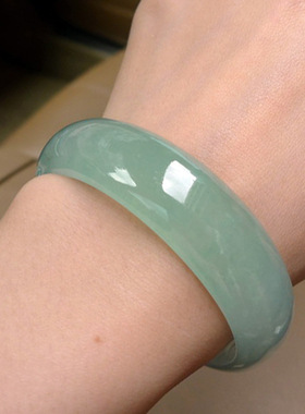 新坑翡色翠玉色玉镯 冰种石英岩处理玉手镯 翠色镯子 满绿通透湖