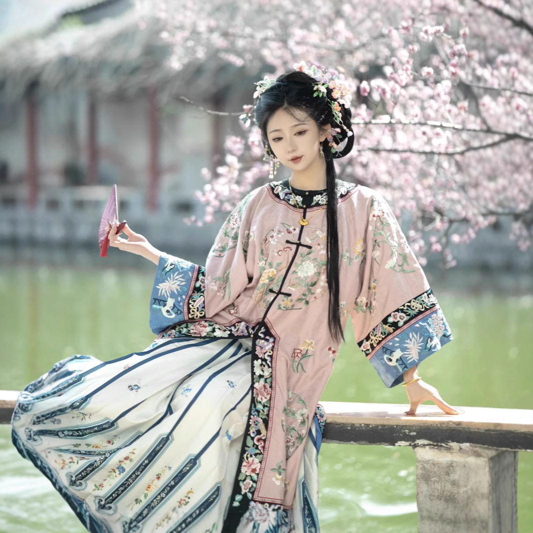 清汉女重工印花清朝汉服宫廷风大小姐古装晋商少奶奶粉色格格服装