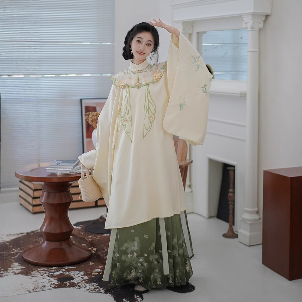 出成原创明制汉服女立领上衣重工刺绣云肩马面裙套装日常2024新款