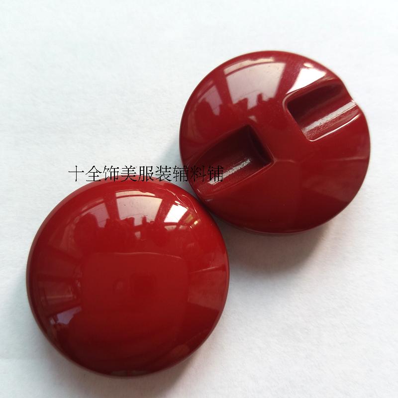 高档大衣毛衣羊绒外套暗红色纽扣