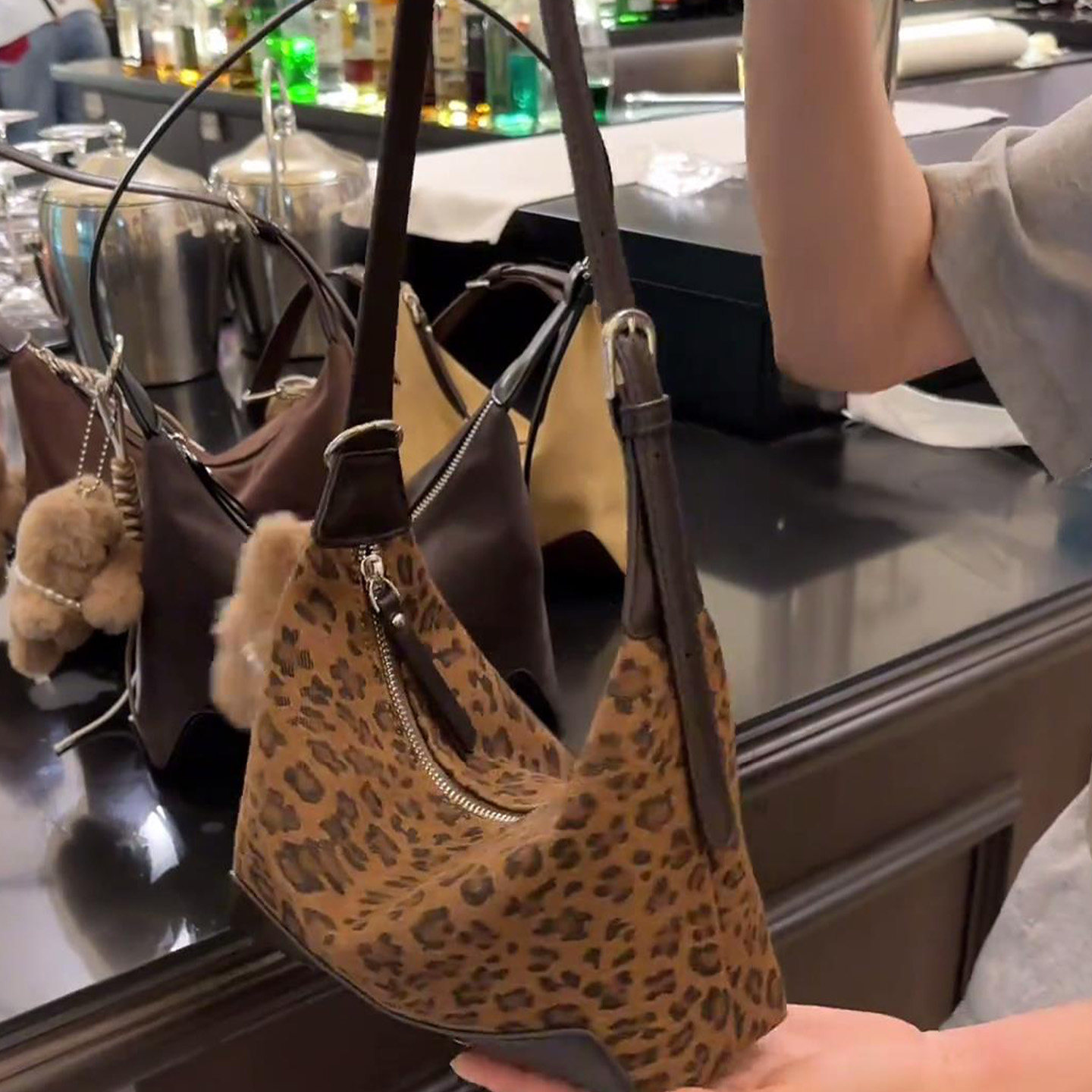 秋冬高级感时尚单肩斜挎饺子包