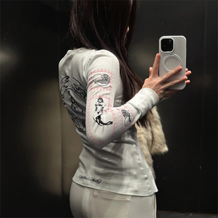 春秋新款华夫格漫画比基尼爱心梵文印花长袖T恤女ins超火修身上衣