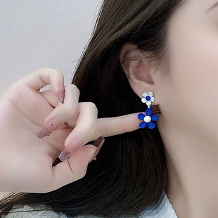 S925银针撞色花朵克因蓝耳钉2024年新款潮春夏设计感无耳洞女耳夹