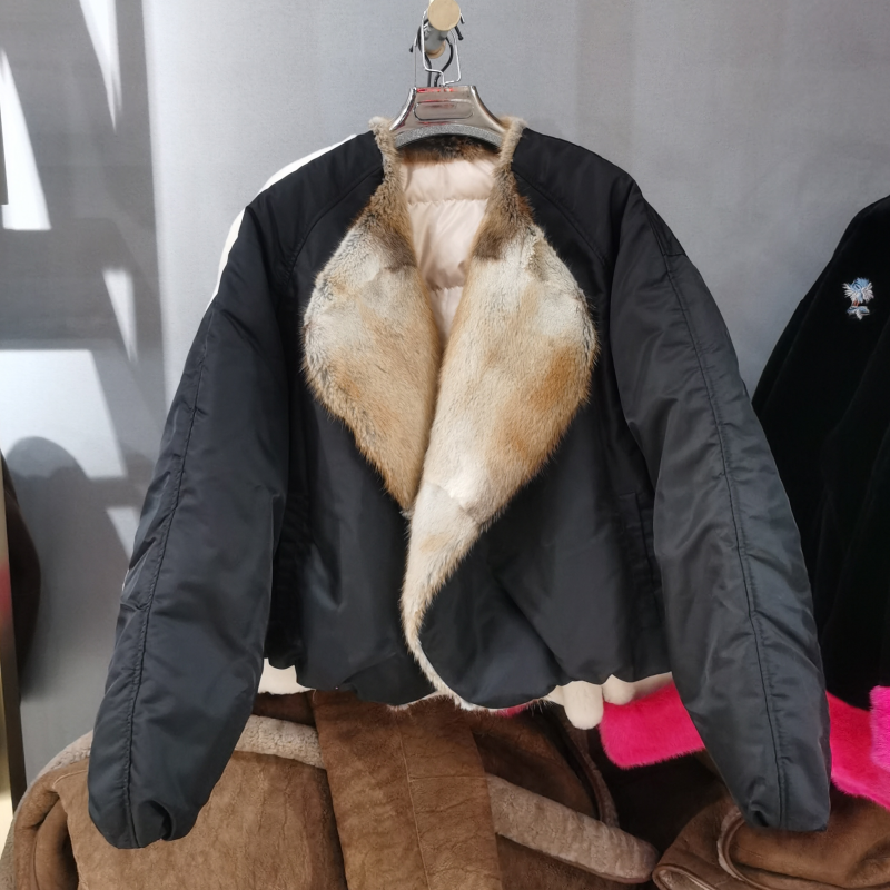 欧品唯格水貂毛短款圆领羽绒服