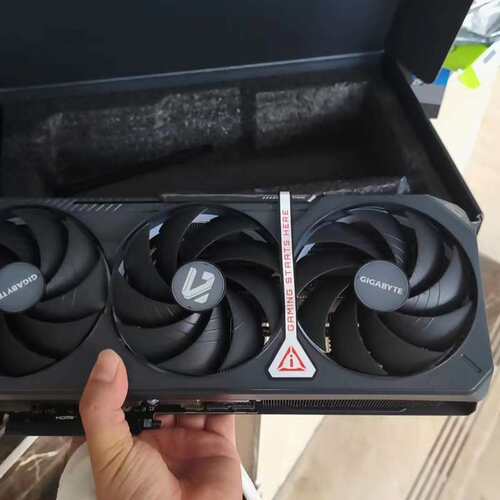 议价乎全新技嘉RTX 5080魔鹰显卡16g，刚买一天还没上机（维修）