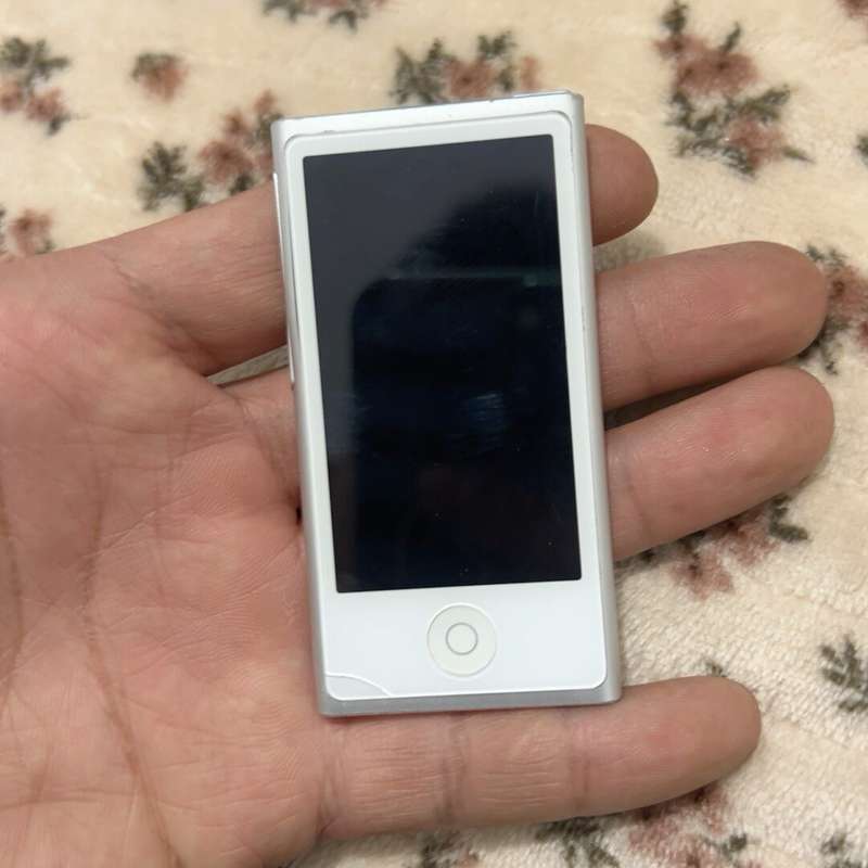 议价ipod nano7银色，a1446，日本来的原装货，开机、（维修）图片