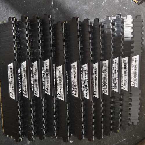 议价海盗船 DDR4 8G 2400内存，有12条，正常使用，成（维修）