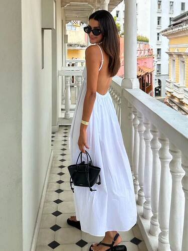 Solid color backless dress with suspender 吊带纯色露背连衣裙