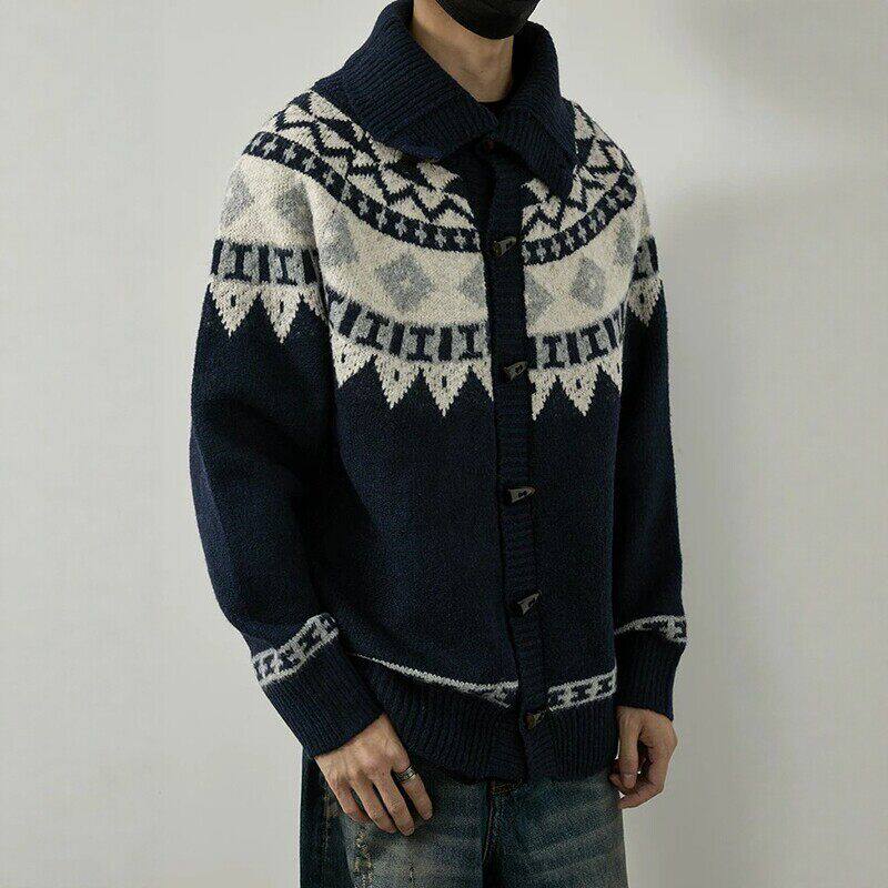 牛角扣设计感提花高领开衫毛衣