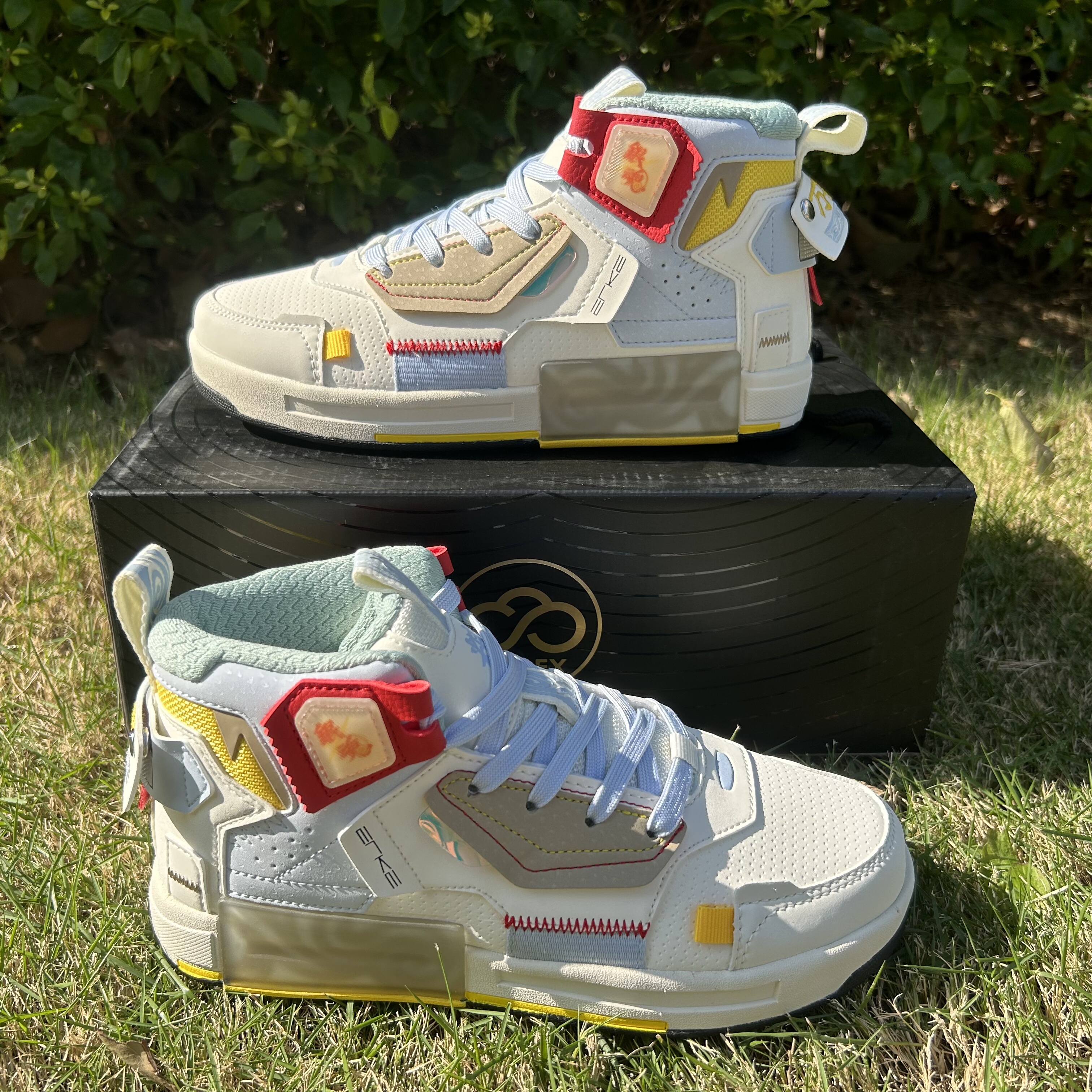 鸿星尔克女鞋2025新款奇弹银魂联名款高帮板鞋运动鞋12122301564