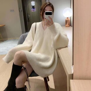 温柔风V领水貂绒纯色毛衣女秋冬中长款遮屁股宽松软糯百搭打底衫