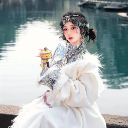 新款网红藏服套装云南丽江小清新少女藏族藏袍民族风特色写真旅拍
