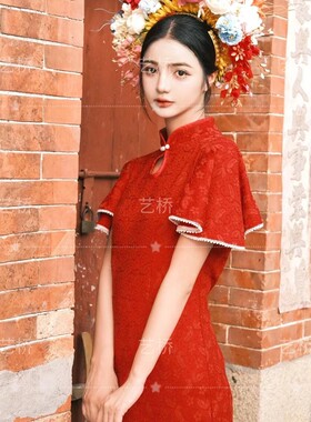 新款女簪花写真主题红色旗袍个性复古民族风外景旅拍艺术照摄影服