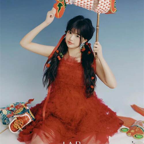 影楼龙年新款红色纱裙韩系主题早春画报风孕妈咪写真艺术照服装影 - 封面