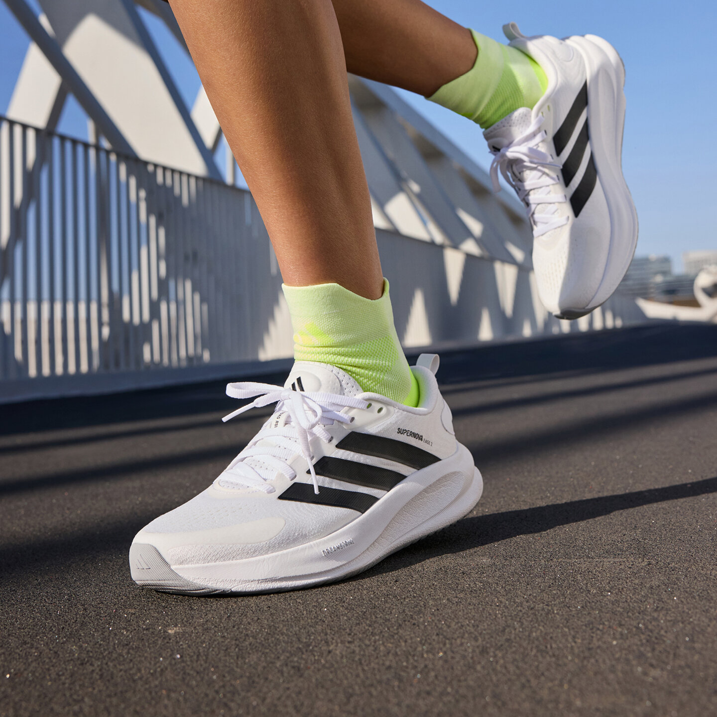 Adidas 阿迪达斯女超轻稳定透缓震回弹网面舒适慢跑跑步鞋JQ1825