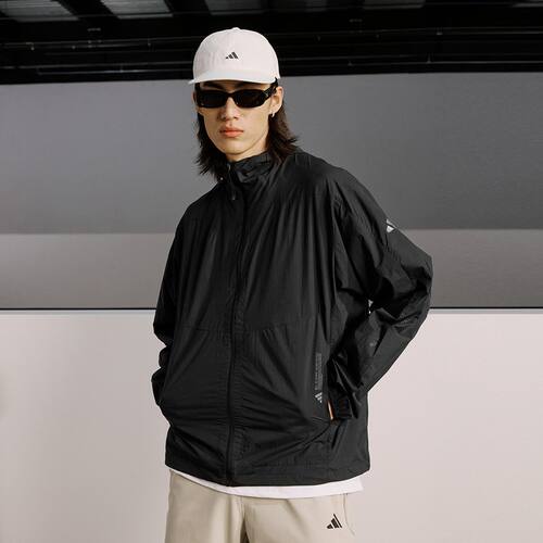 Adidas阿迪达斯正品轻肤感系列凉感可收纳连帽轻风衣外套JZ8401