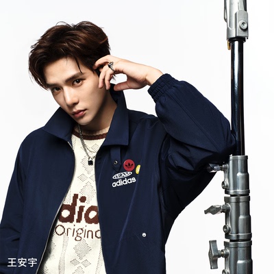 adidas阿迪达斯三叶草男装运动休闲夹克外套KC0135