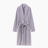 Женщина-лаванда пурпурная лиди-граница голая вода