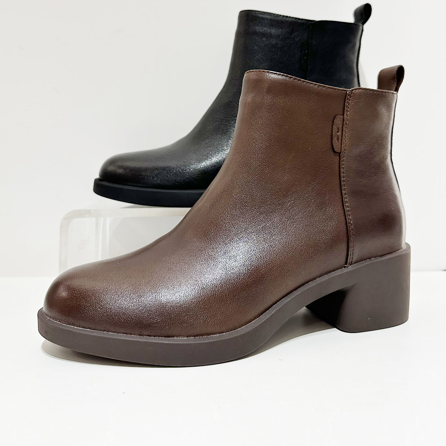 COMELY康莉2025冬季新款时尚通勤圆头加绒舒适粗跟女短靴KBH58688