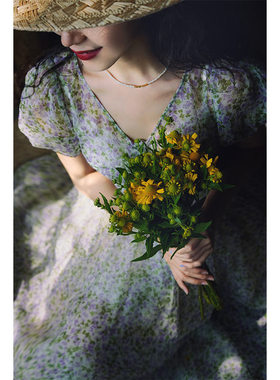 Chings法式复古v领泡泡袖连衣裙 撞色柔光感高腰遮胯赫本风大摆裙