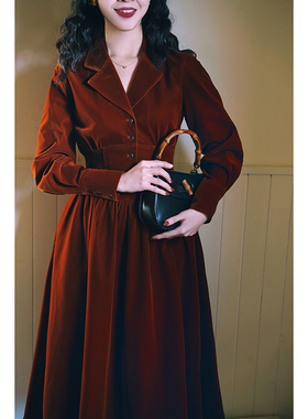 Chings法式复古高腰宽腰封保暖加厚哑光丝绒连衣裙 百褶A字大摆裙