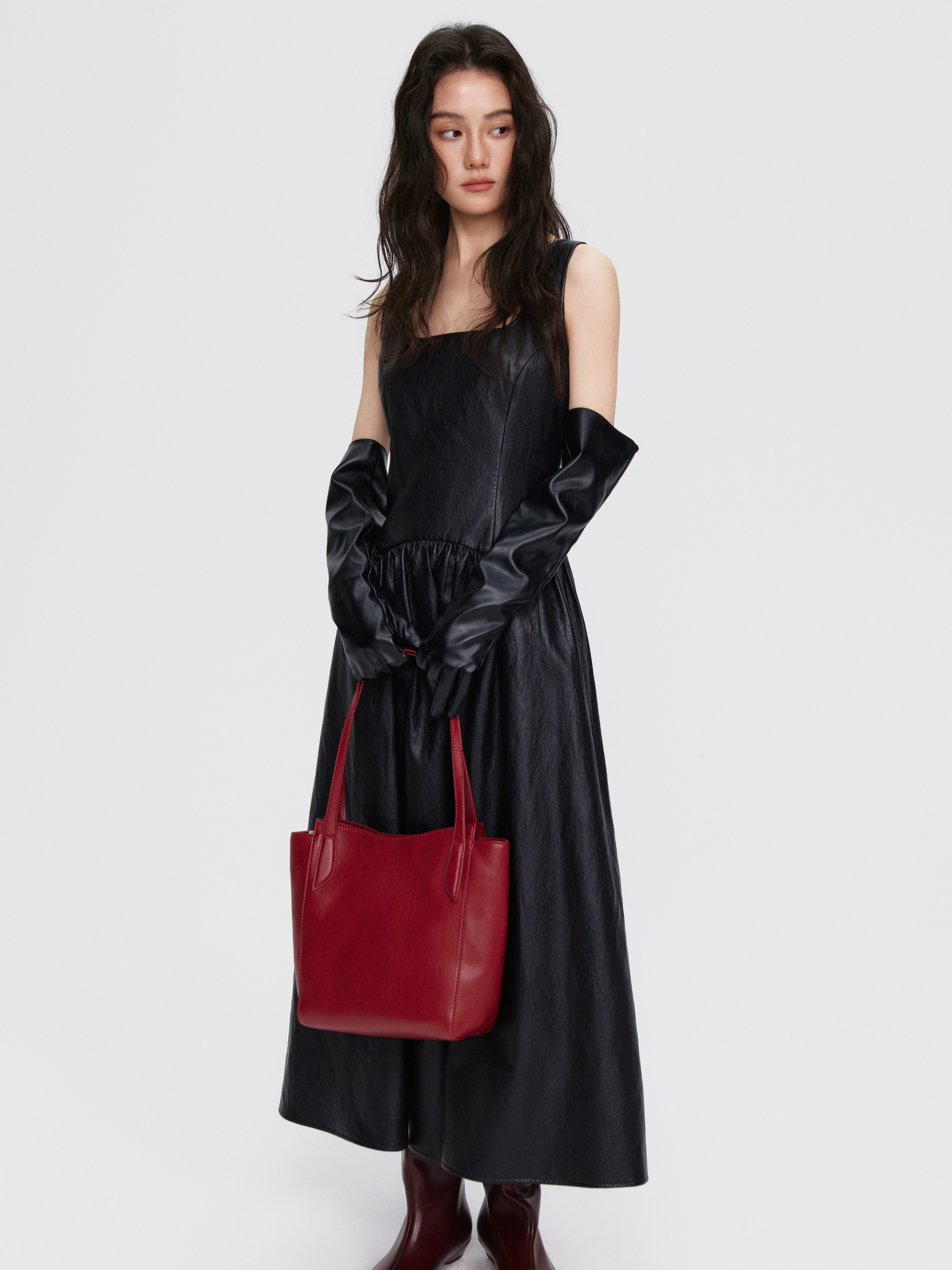 2026春季新款女装黑色无袖收腰皮连衣裙S