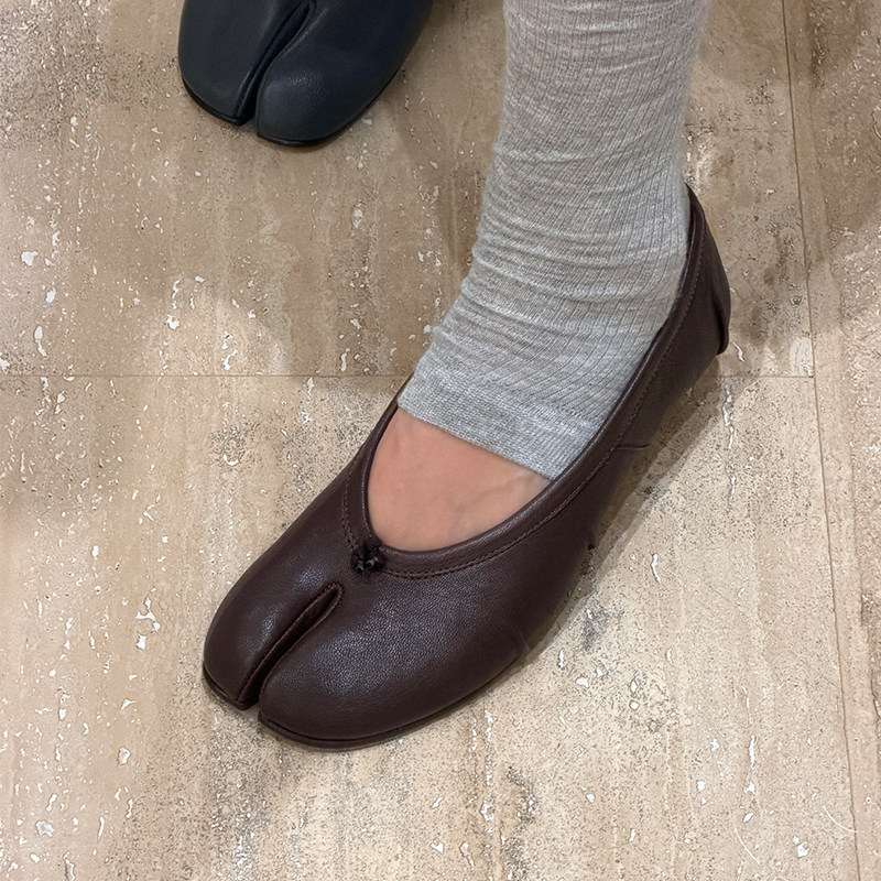 thumbnail for Top Version 2026 Spring/Summer New Pleated Split-Toe Shoes for Women, Genuine Leather Flat Sheepskin Ballet Shallow Tabi Pig's Trotters Shoes