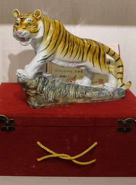 老虎景德镇雕塑瓷厂陶瓷摆件