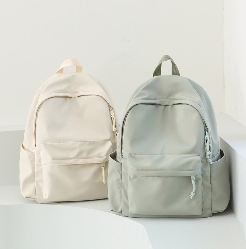 纯色简约通勤大容量背包