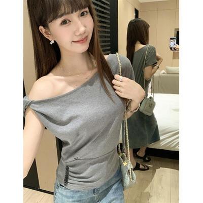 2025夏季新款灰色斜肩短袖T恤女收腰设计感纽扣气质小众别致上衣