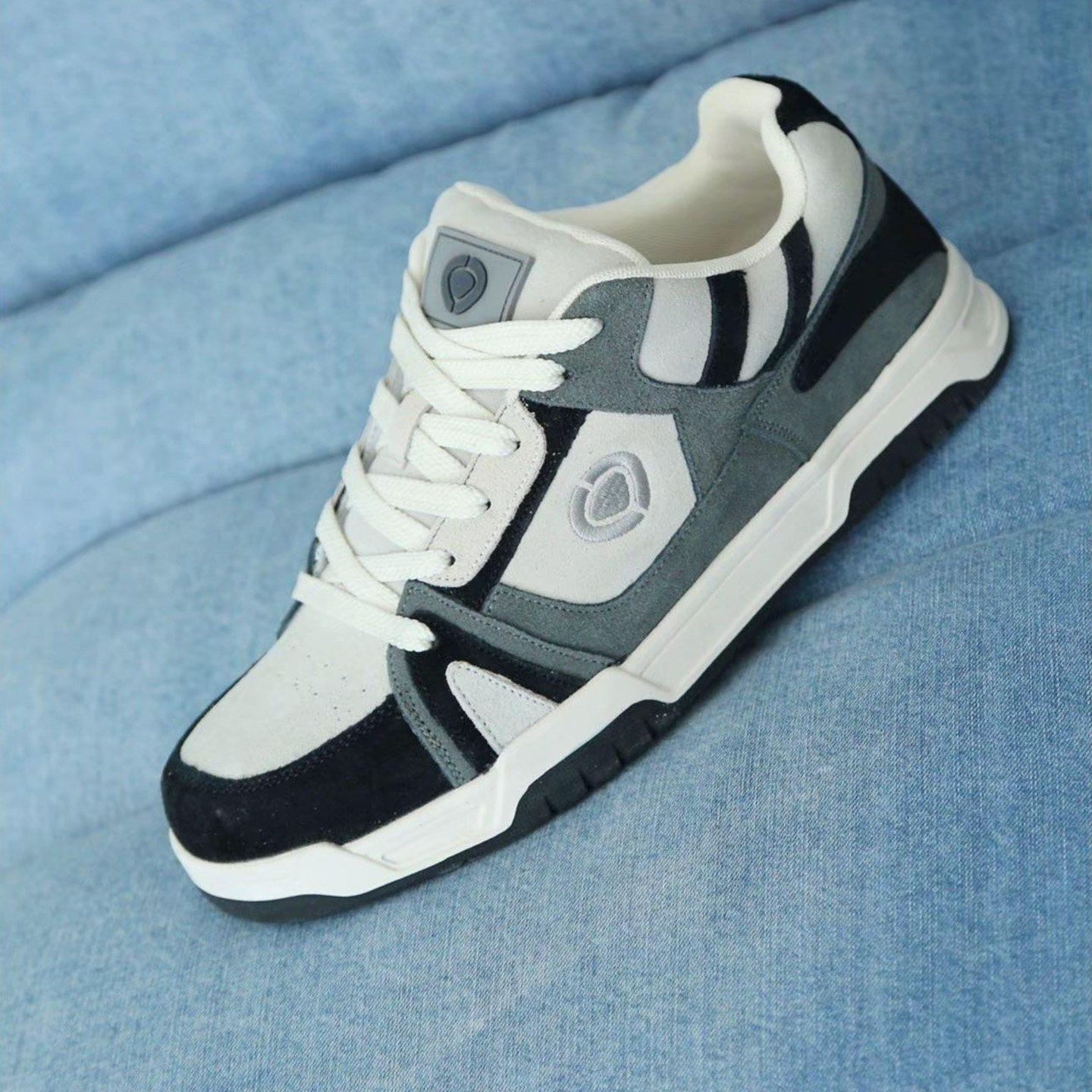 circa低帮运动复古厚鞋舌百搭男鞋小众翻毛皮学生耐磨面包滑板鞋