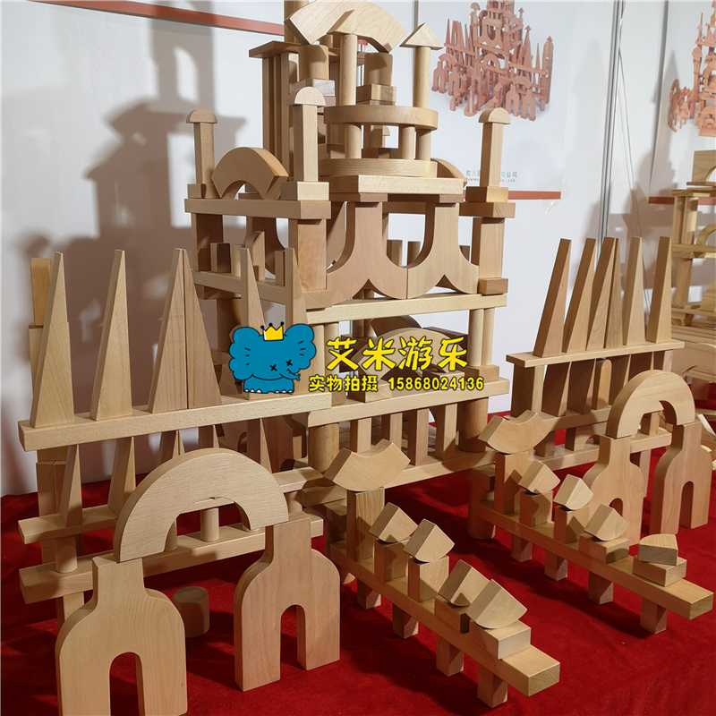 幼儿园早教大班拼装积木建构区