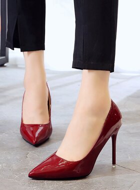 大码高跟鞋女亮光酒红色10cm伪娘另类尖头细跟中跟5白色工作单皮