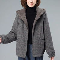 Коричневый