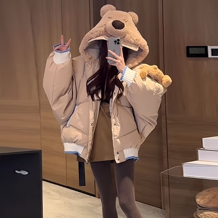 白鸭绒秋冬新款韩系慵懒风连帽小熊羽绒服外套女玩偶拼接