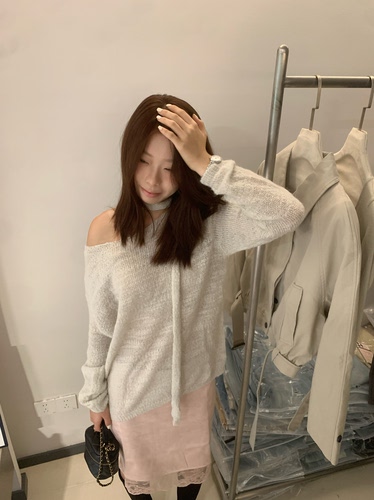 韩系氛围感挂脖露肩针织毛衣女26秋薄款镂空慵懒风显瘦圆领针织衫