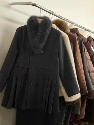 清货。2026冬季新款狐狸毛领可拆卸双排扣百褶裙边羽绒内胆外套