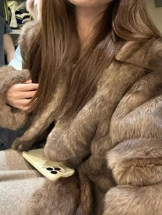 韩系25冬新款老钱风进口兔毛皮草高级感刷色V领短款保暖毛毛外套