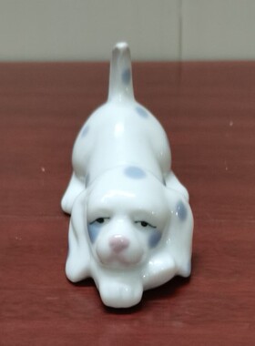 外贸出口原单尾货手绘陶瓷趴着翘尾巴狗狗全瓷摆件创意礼品工艺品